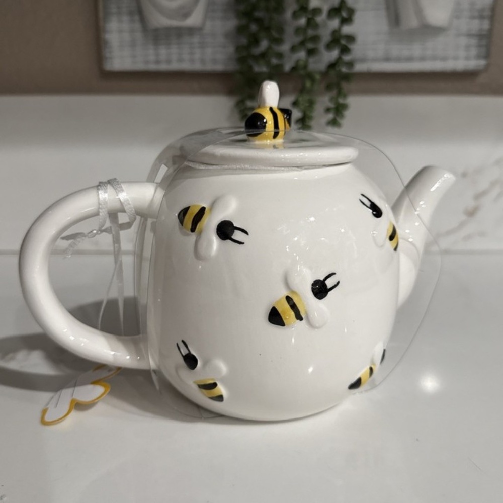 Bee Tea Pot - Picture 2 of 4